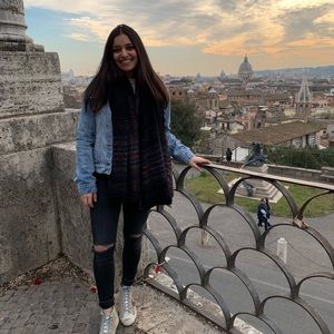 Meet your Posher, Megan